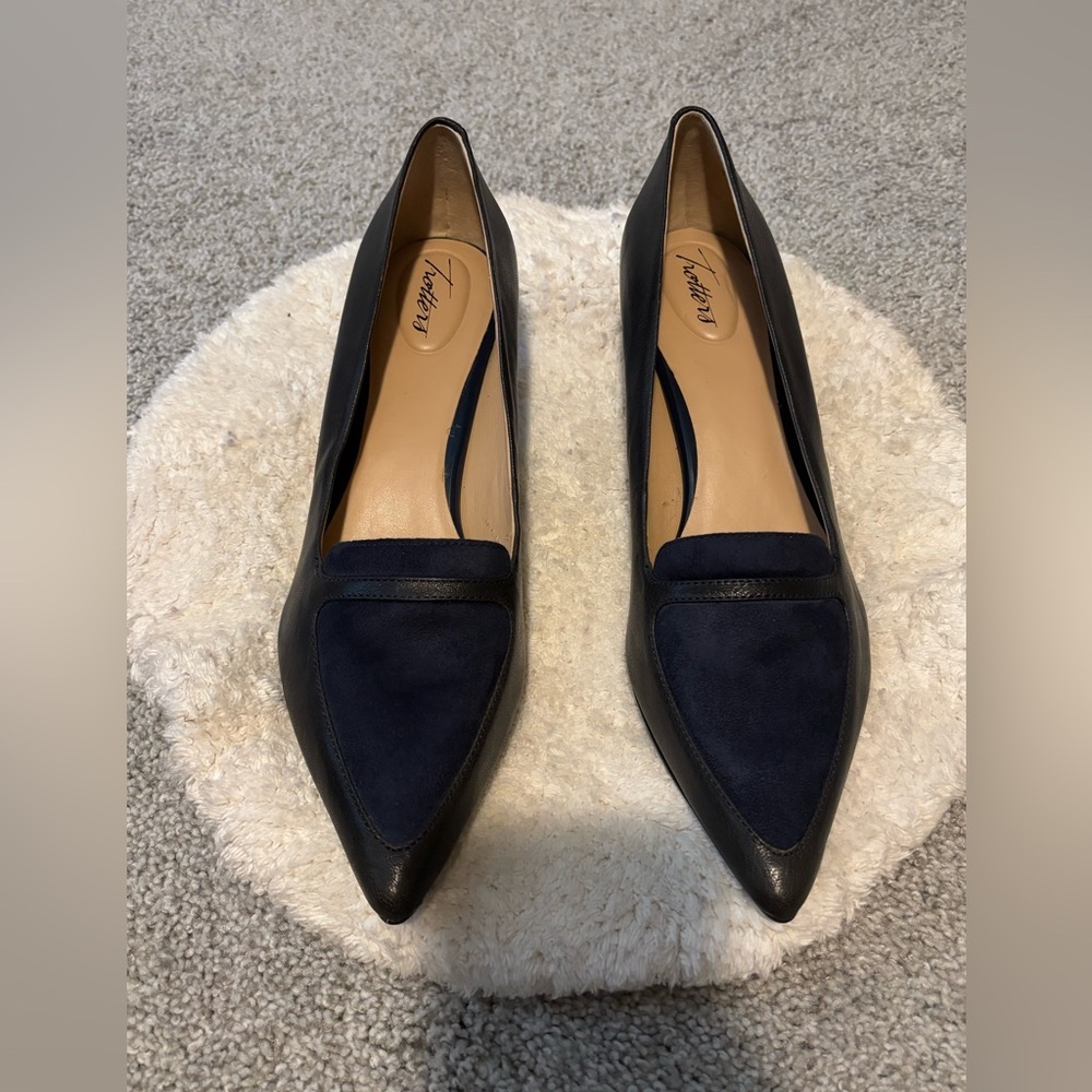 Trotters Black and Navy Women's Flats Leather Small Heels.